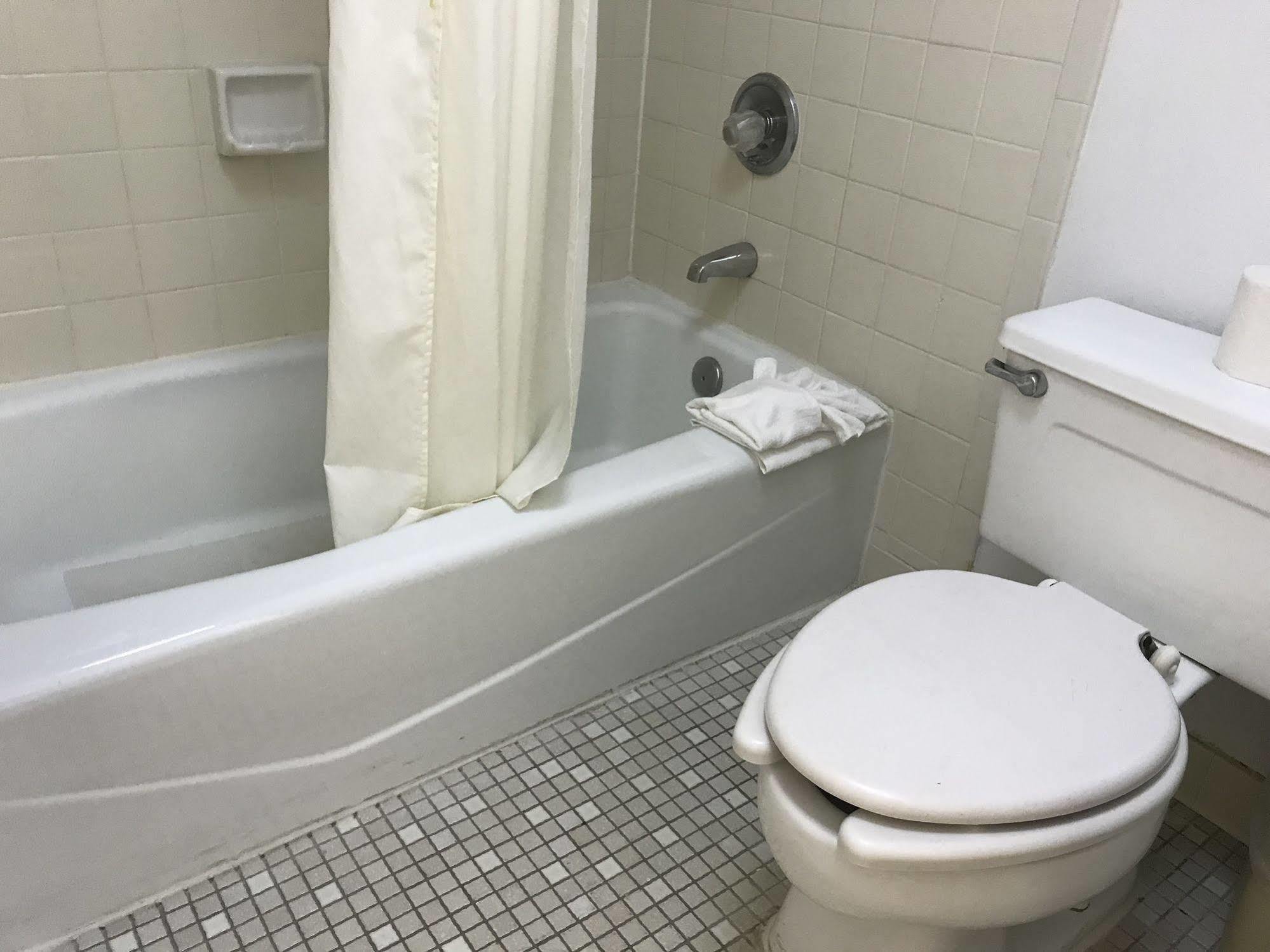 טלהאסי Seven Hills Suites I-10 מראה חיצוני תמונה