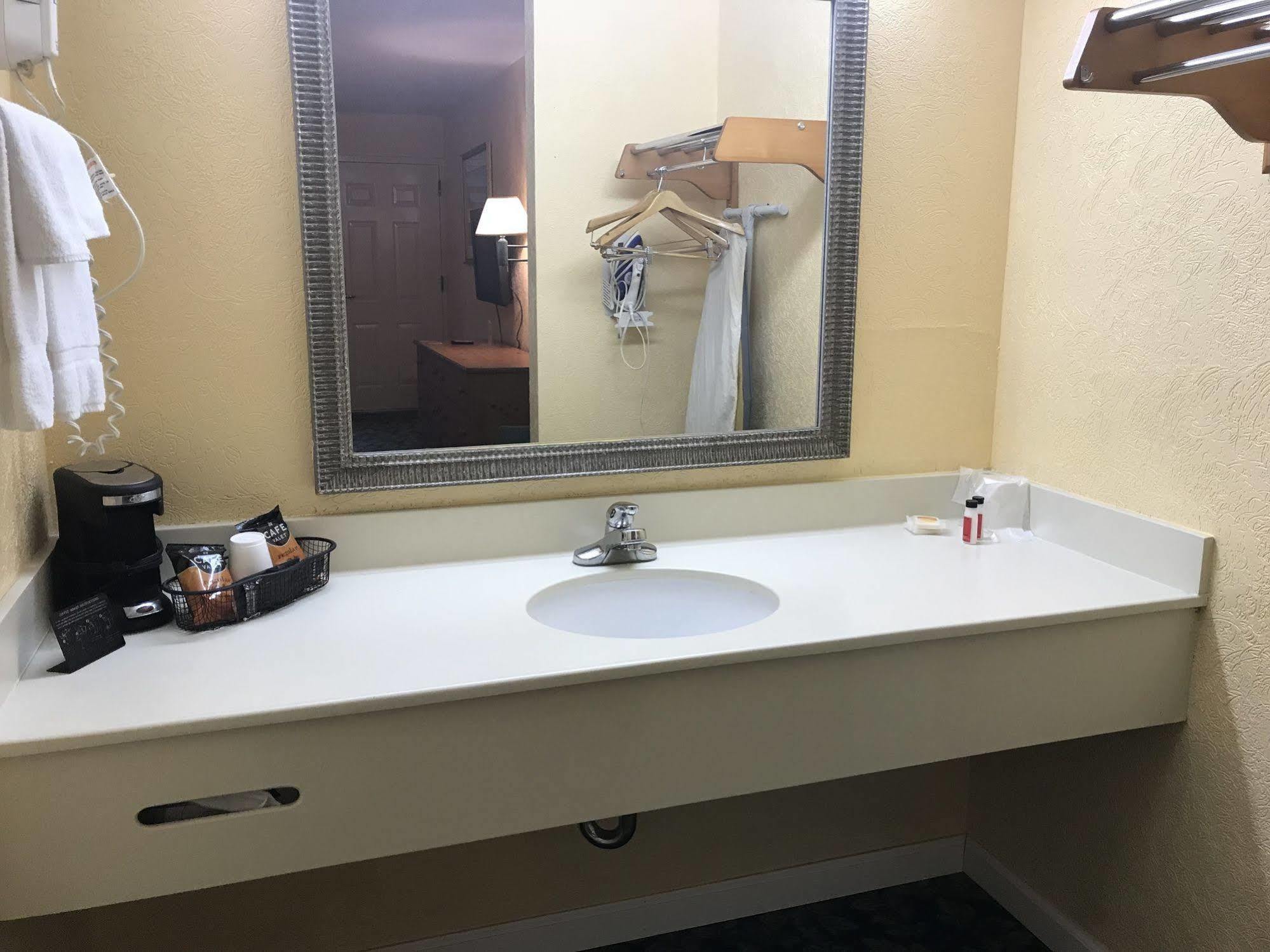 טלהאסי Seven Hills Suites I-10 מראה חיצוני תמונה
